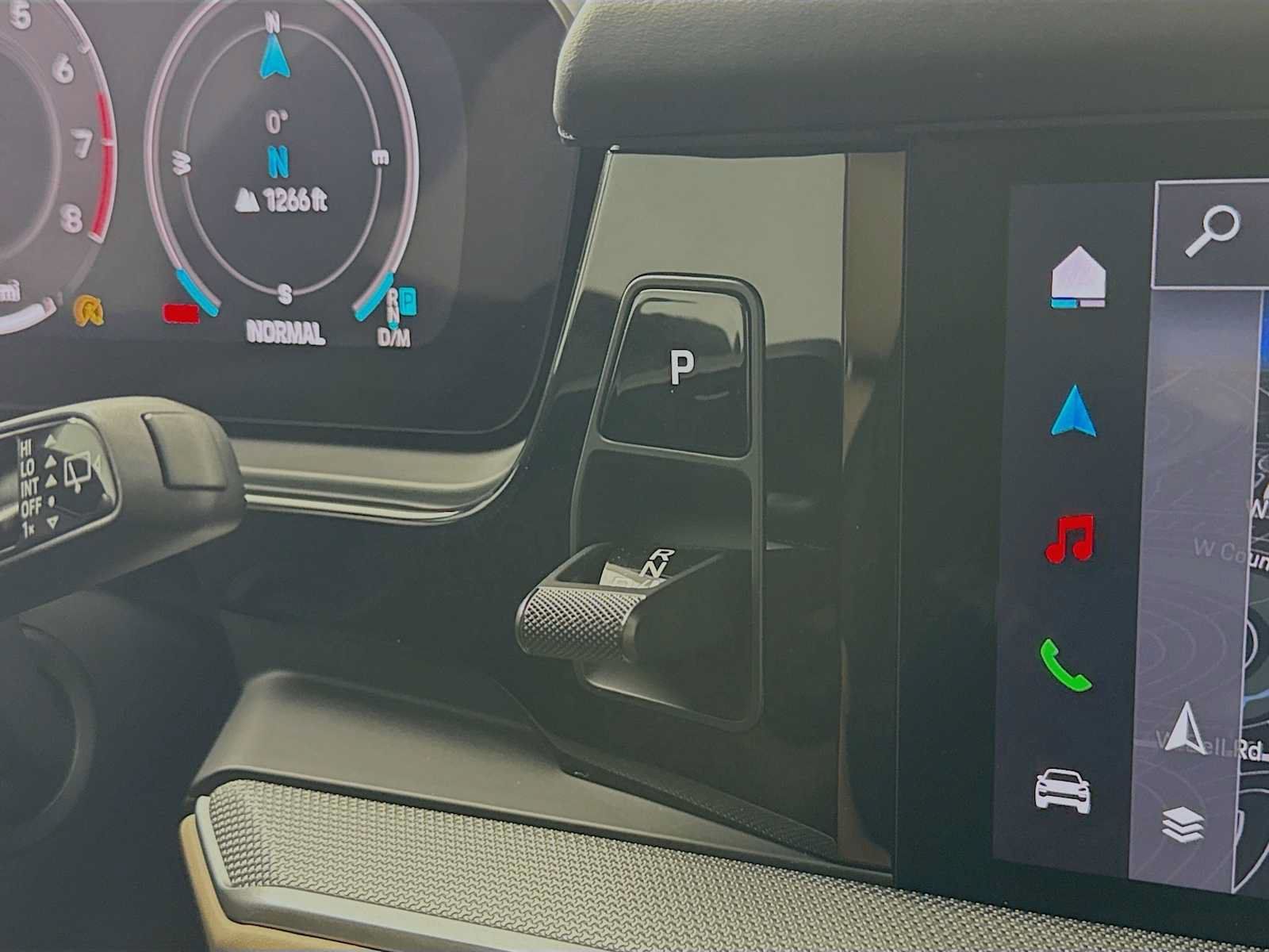 Certified 2025 Porsche Cayenne AWD/4WD image 20
