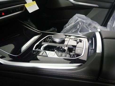 Used 2026 BMW X7 xDrive40i w/ M Sport Package image 26