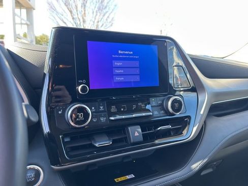 Used 2024 Toyota Highlander XLE image 24