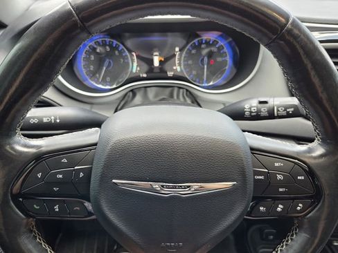 Used 2020 Chrysler Pacifica Touring-L Plus w/ Advanced Safetytec Group FWD image 25