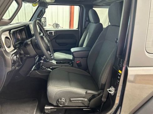 Used 2025 Jeep Wrangler Sport AWD/4WD image 13