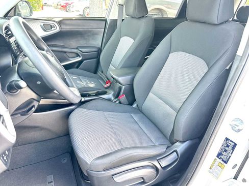 Used 2025 Kia Soul LX w/ LX Technology Package FWD image 17