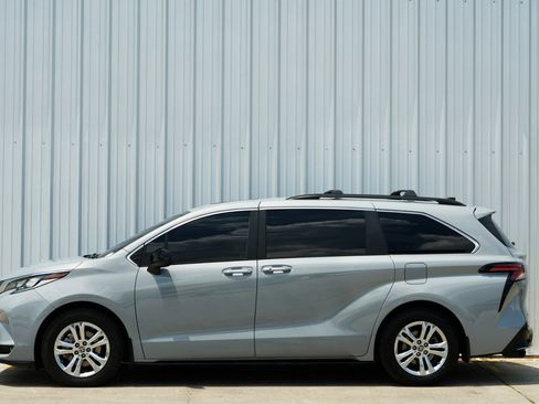 Used 2023 Toyota Sienna XSE image 51