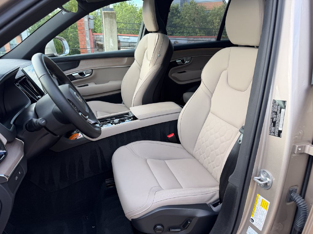Certified 2025 Volvo XC90 T8 Plus w/ Protection Package Premier AWD/4WD image 13