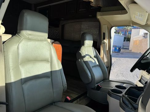 Used 2015 Ford E-450 and Econoline 450 Super Duty w/ Motorhome Prep Package RWD image 28