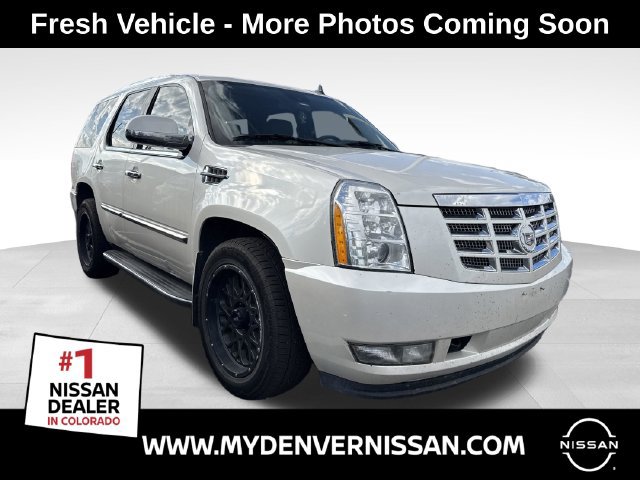 Used 2011 Cadillac Escalade Luxury AWD/4WD image 1