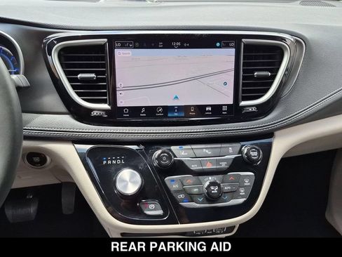Used 2024 Chrysler Pacifica Limited FWD image 28