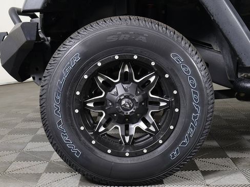 Used 2015 Jeep Wrangler Rubicon image 16