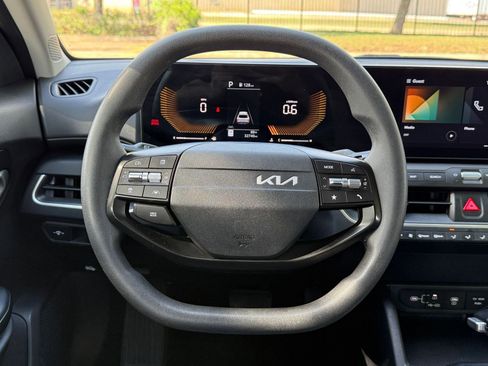 Used 2025 Kia K4 LXS image 30