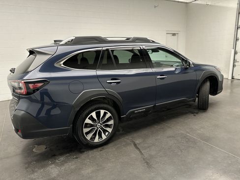 Used 2024 Subaru Outback Touring AWD/4WD image 9