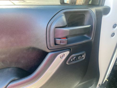 Used 2015 Jeep Wrangler Unlimited Sahara w/ Dual Top Group image 13