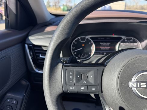 Used 2022 Nissan Rogue SV image 22