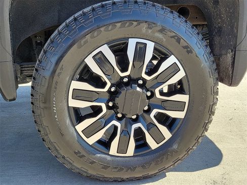 Certified 2024 GMC Sierra 2500 Denali Ultimate image 10