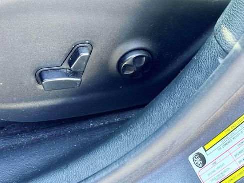 Used 2018 Jeep Cherokee Overland image 14