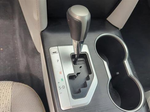 Used 2013 Toyota Camry LE FWD image 21
