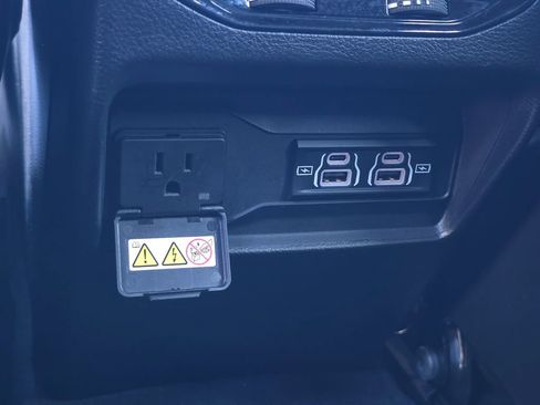 Used 2023 Jeep Grand Cherokee Altitude RWD image 23