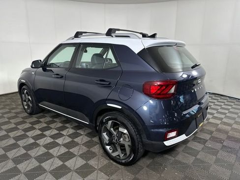 Used 2021 Hyundai Venue image 5