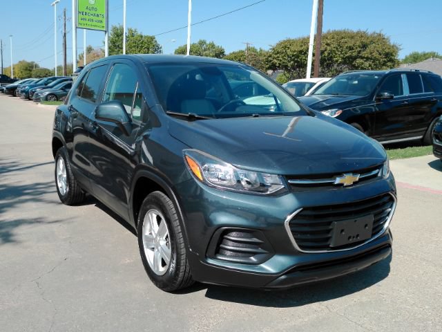 Used 2022 Chevrolet Trax LS w/ Tint and Cruise Package AWD/4WD image 4