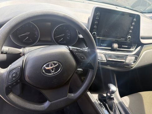 Used 2021 Toyota C-HR LE FWD image 11