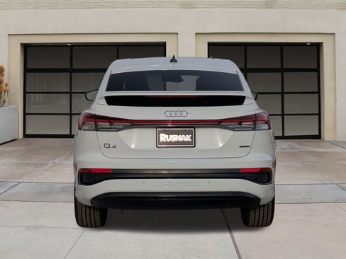 Used 2024 Audi Q4 e-tron Premium Plus image 5