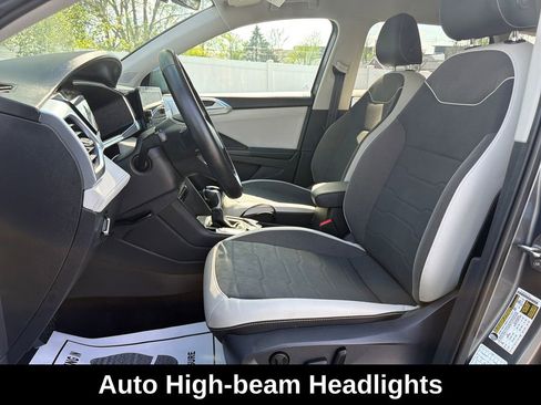 Used 2025 Volkswagen Taos SE AWD/4WD image 10