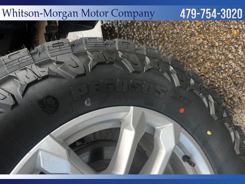 Used 2022 Chevrolet Silverado 1500 LT AWD/4WD image 10