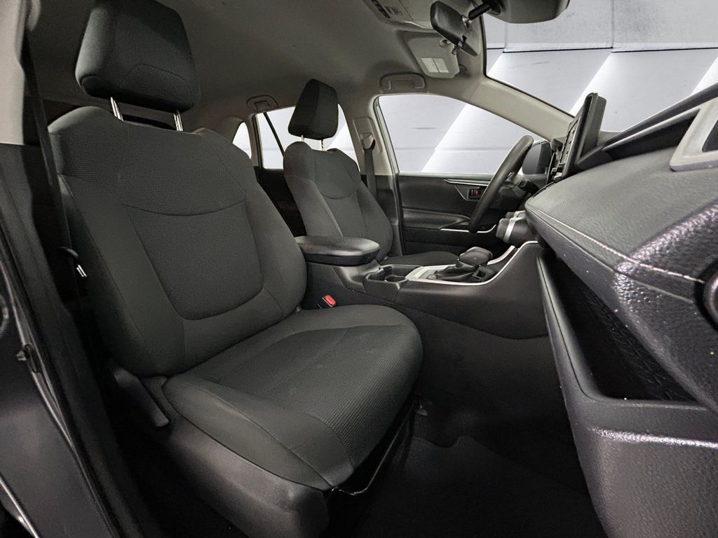 Used 2021 Toyota RAV4 LE FWD image 14
