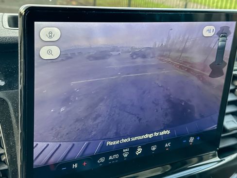 Used 2023 Ford Transit 350 XLT image 21