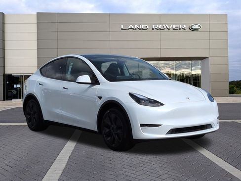 Used 2025 Tesla Model Y Long Range image 3