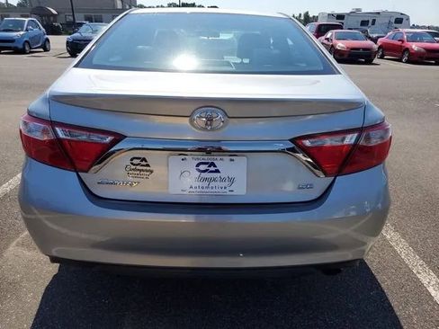 Used 2017 Toyota Camry SE FWD image 6