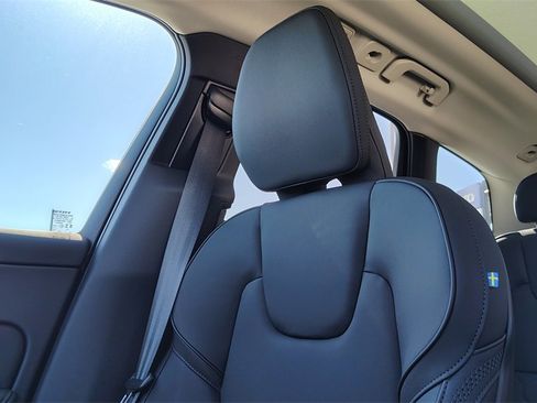 New 2026 Volvo XC60 B5 Plus w/ Climate Package image 25