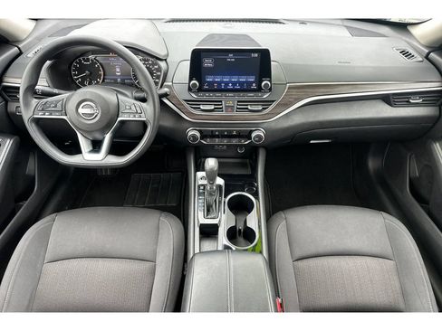 Used 2024 Nissan Altima 2.5 SV FWD image 14