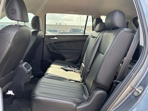 Used 2024 Volkswagen Tiguan SE w/ MDO Package, Three-Row FWD image 8