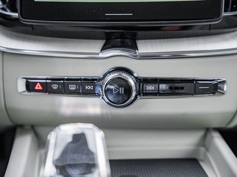 New 2026 Volvo XC60 B5 Ultra w/ Protection Package Premier image 22