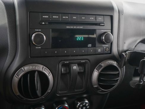 Used 2013 Jeep Wrangler Sport AWD/4WD image 16
