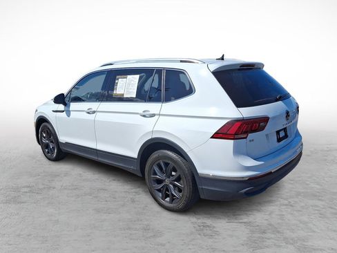 Used 2024 Volkswagen Tiguan SE FWD image 3