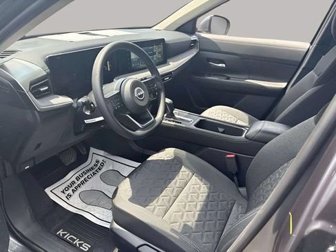 Used 2025 Nissan Kicks SV w/ SV Premium Package AWD/4WD image 5