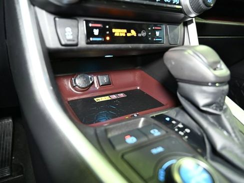 Used 2022 Toyota RAV4 Limited image 29