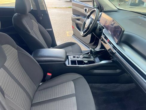 Used 2025 Kia Sorento LX FWD image 19