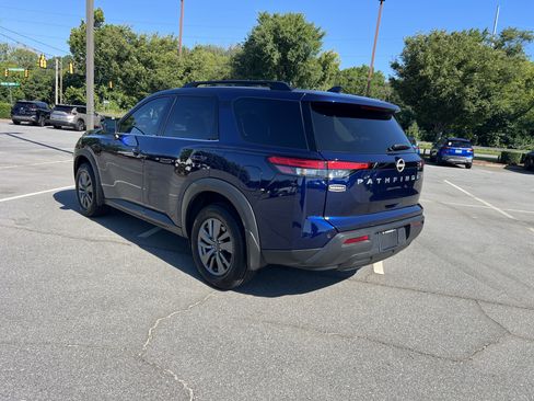 Used 2025 Nissan Pathfinder SV FWD image 7