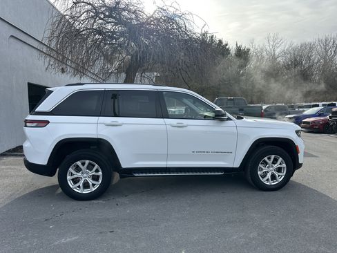 Used 2023 Jeep Grand Cherokee Limited image 2