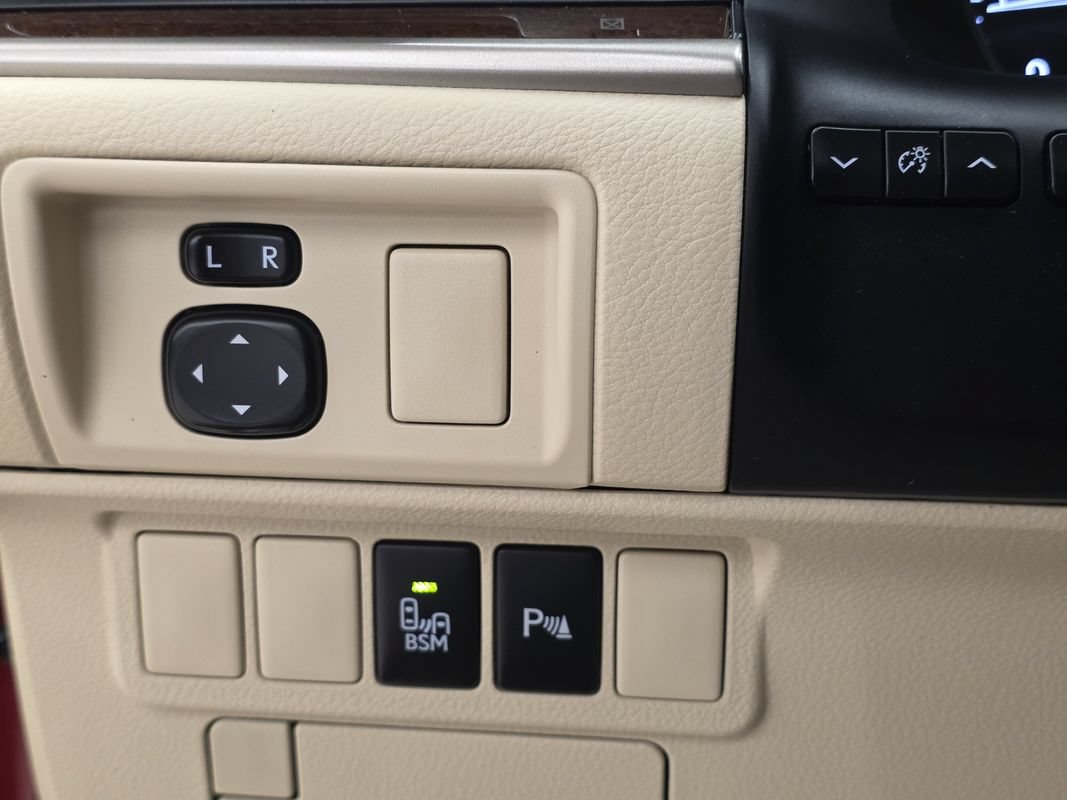 Used 2015 Lexus ES 350 w/ Luxury Package FWD image 34
