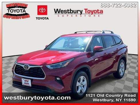 Used 2023 Toyota Highlander LE AWD/4WD image 5