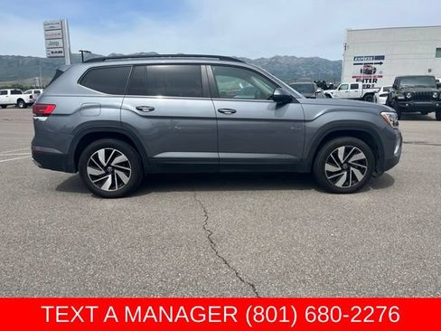 Used 2024 Volkswagen Atlas SE AWD/4WD image 2