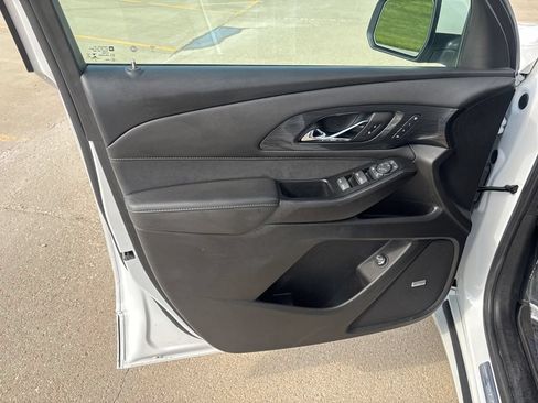 Used 2023 Chevrolet Traverse High Country FWD image 12