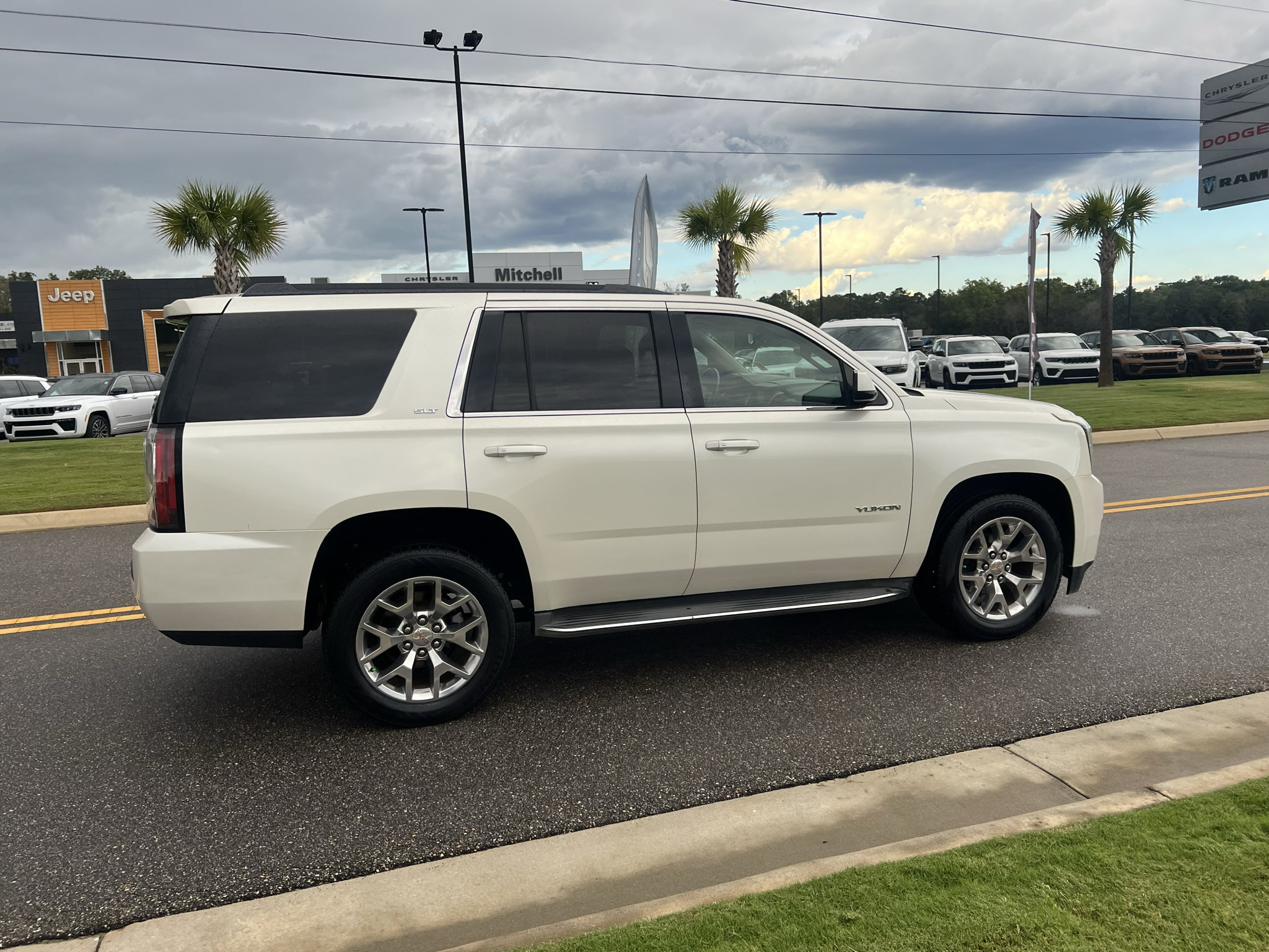 Used 2015 GMC Yukon SLT w/ Open Road Package RWD image 6