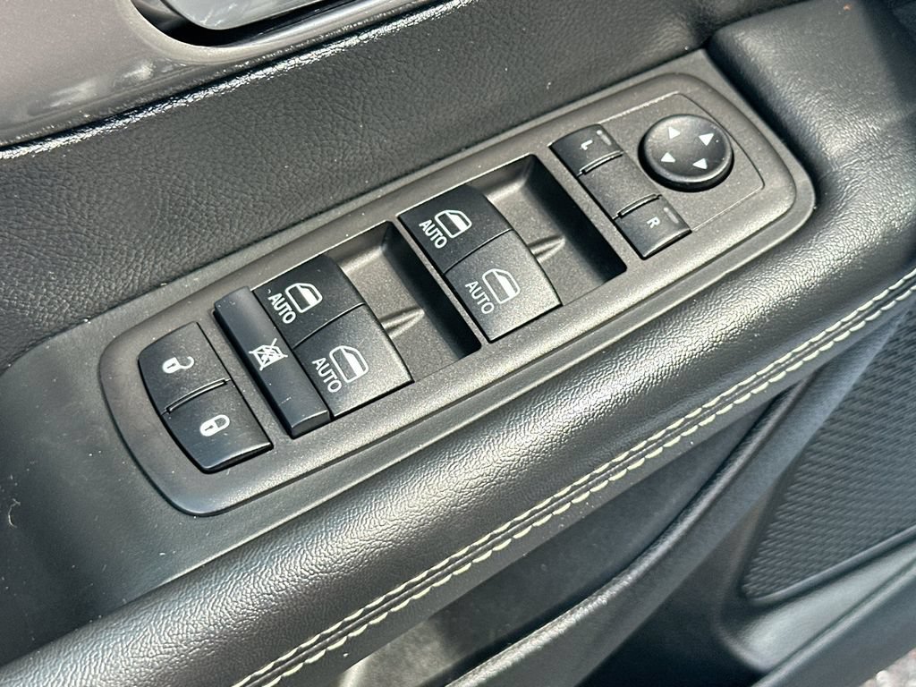 Used 2025 Chrysler Pacifica Select FWD image 17