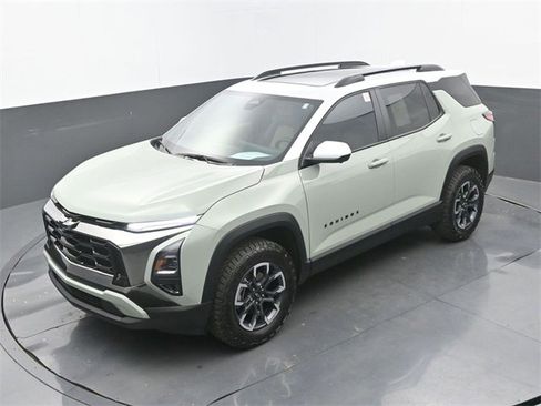 Used 2025 Chevrolet Equinox ACTIV w/ Safety and Technology Package image 31