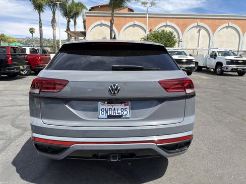 Used 2021 Volkswagen Atlas Cross Sport SE w/ Panoramic Sunroof Package FWD image 7