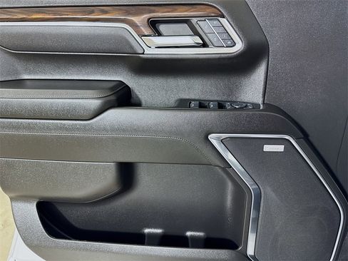 Certified 2024 GMC Sierra 1500 SLT w/ SLT Convenience Package image 15